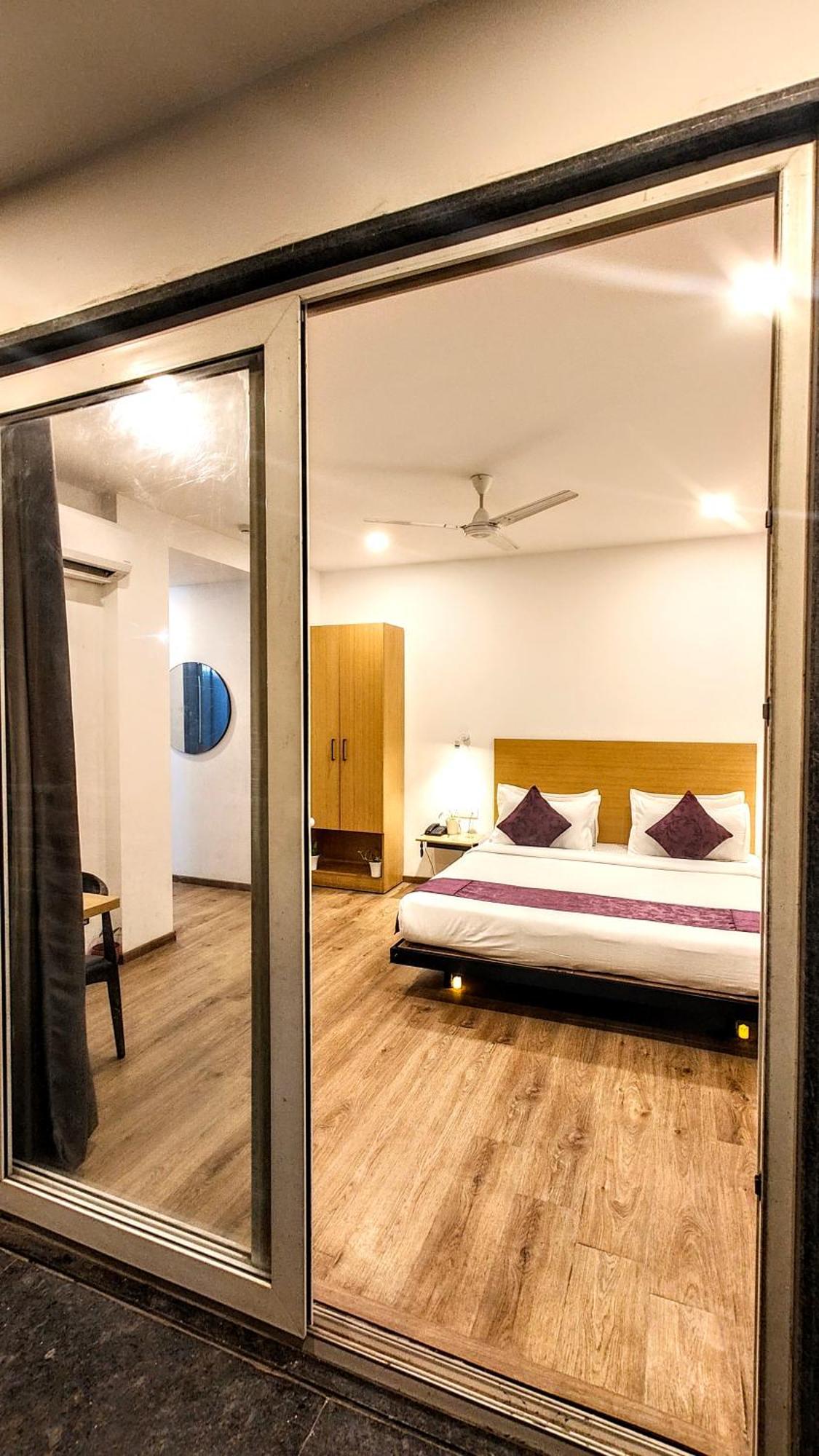 Mavens White Artemis Hospital Road Sector 52 Gurgaon Hotel Exterior foto