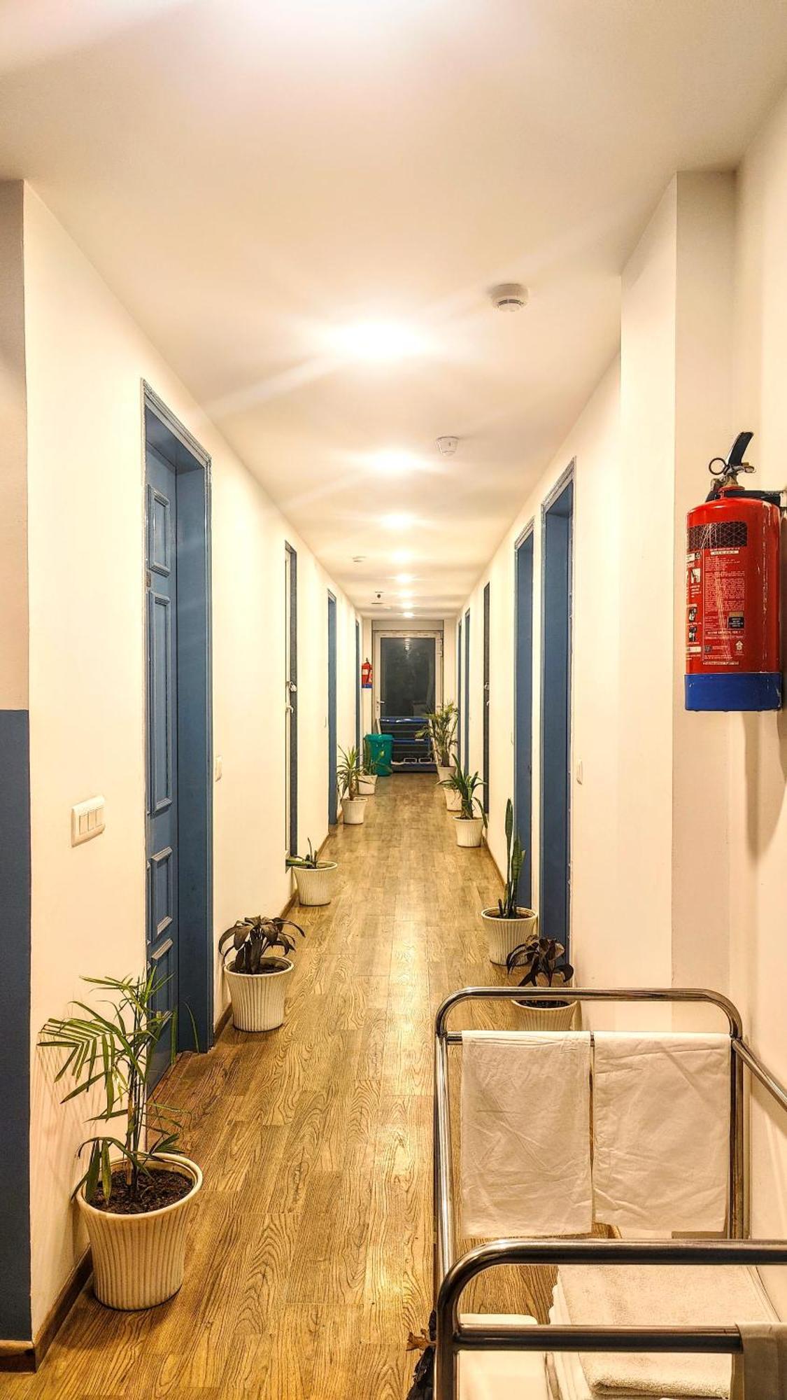 Mavens White Artemis Hospital Road Sector 52 Gurgaon Hotel Exterior foto
