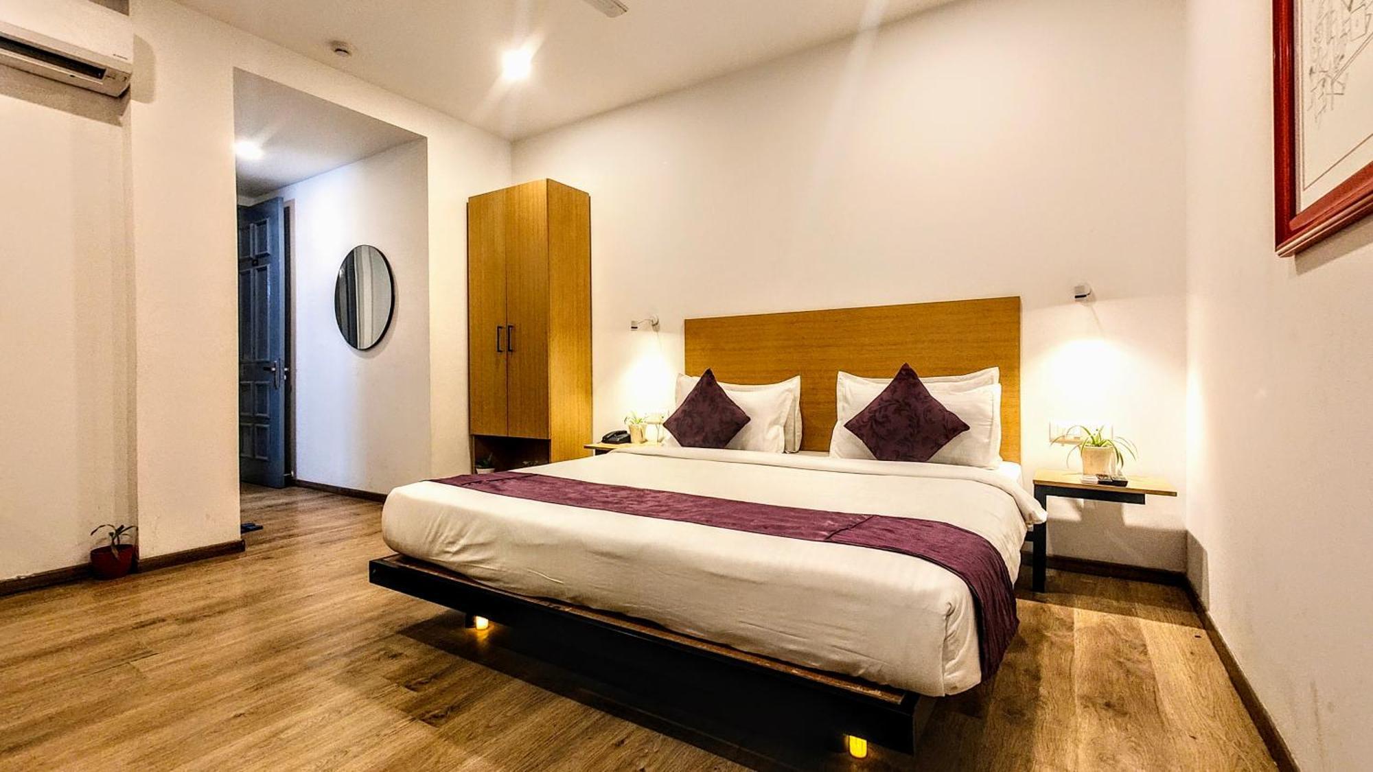 Mavens White Artemis Hospital Road Sector 52 Gurgaon Hotel Exterior foto