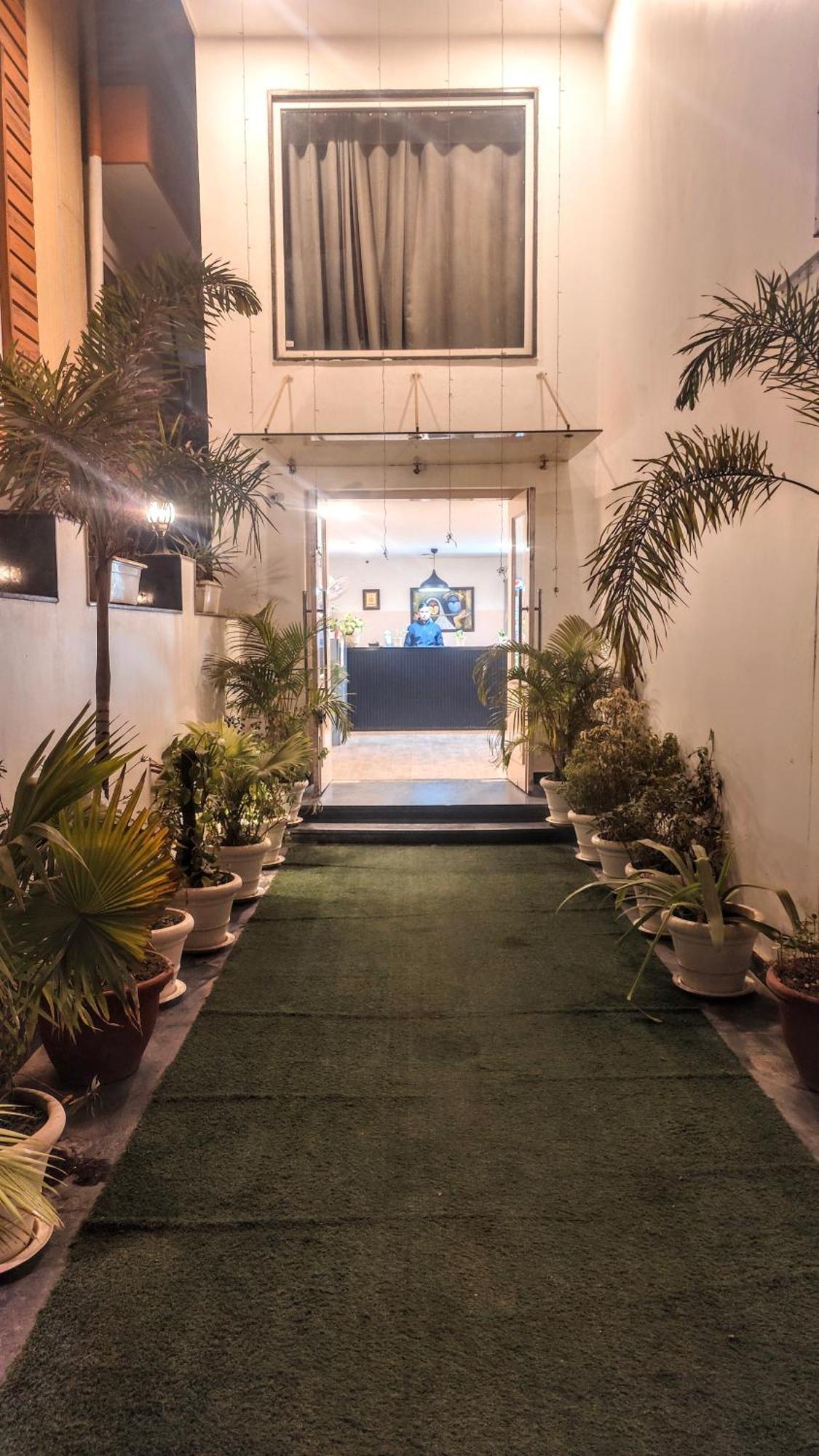 Mavens White Artemis Hospital Road Sector 52 Gurgaon Hotel Exterior foto