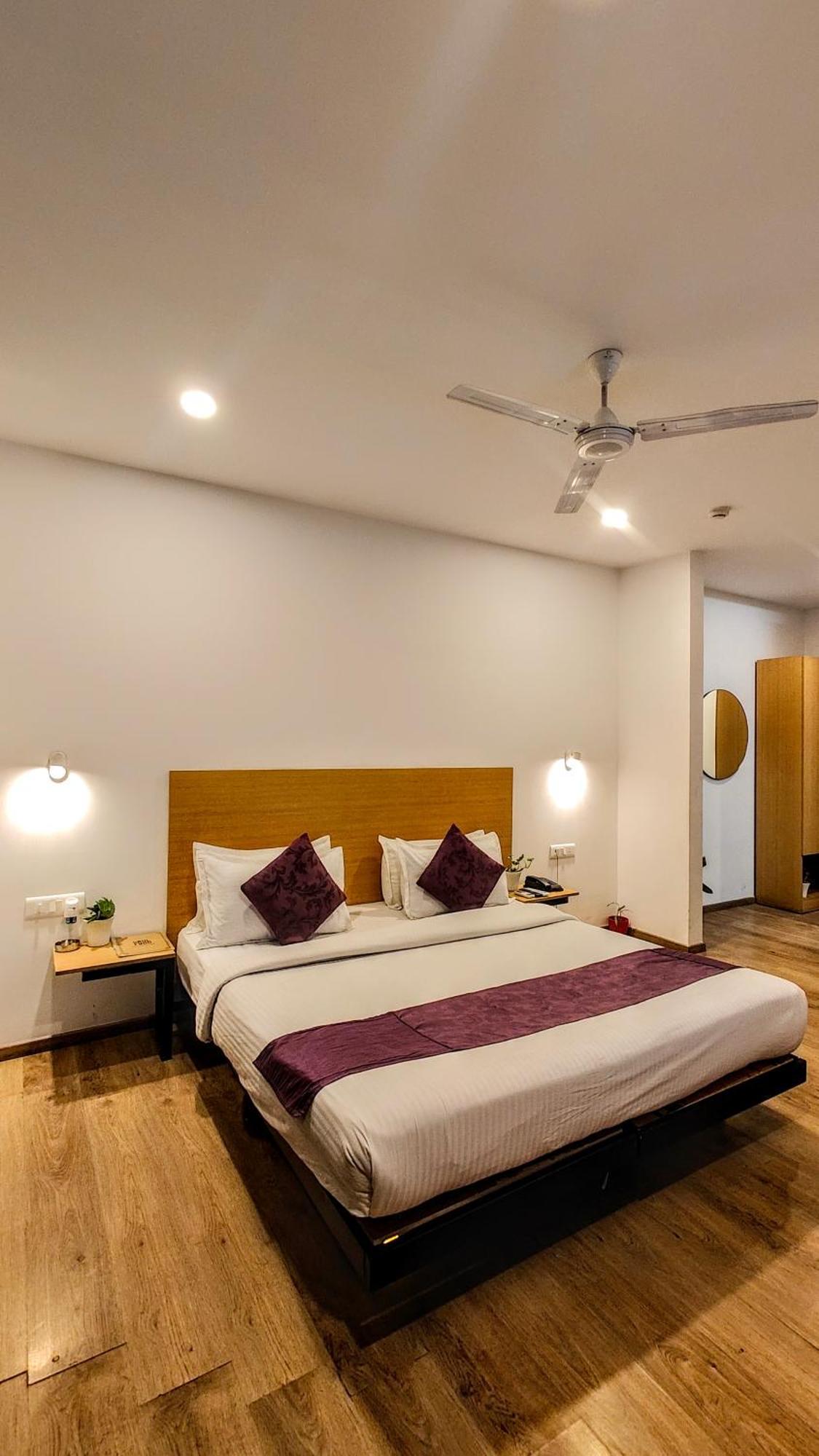 Mavens White Artemis Hospital Road Sector 52 Gurgaon Hotel Exterior foto