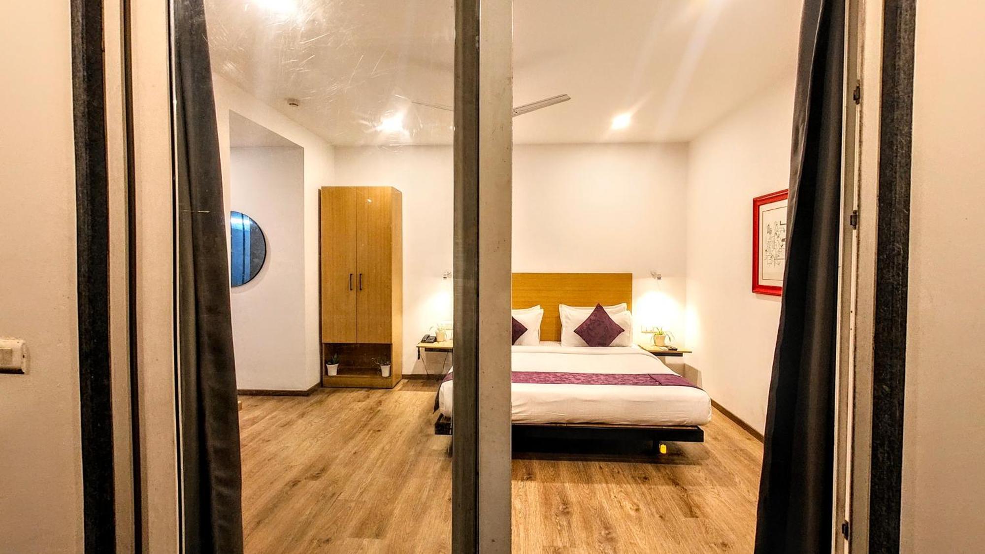 Mavens White Artemis Hospital Road Sector 52 Gurgaon Hotel Exterior foto