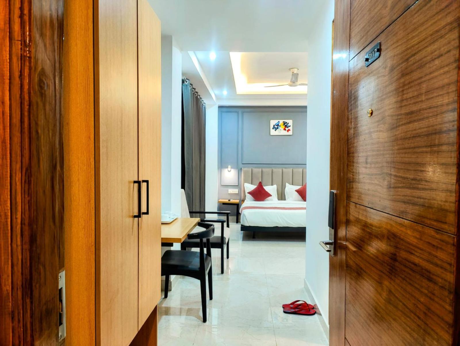 Mavens White Artemis Hospital Road Sector 52 Gurgaon Hotel Exterior foto