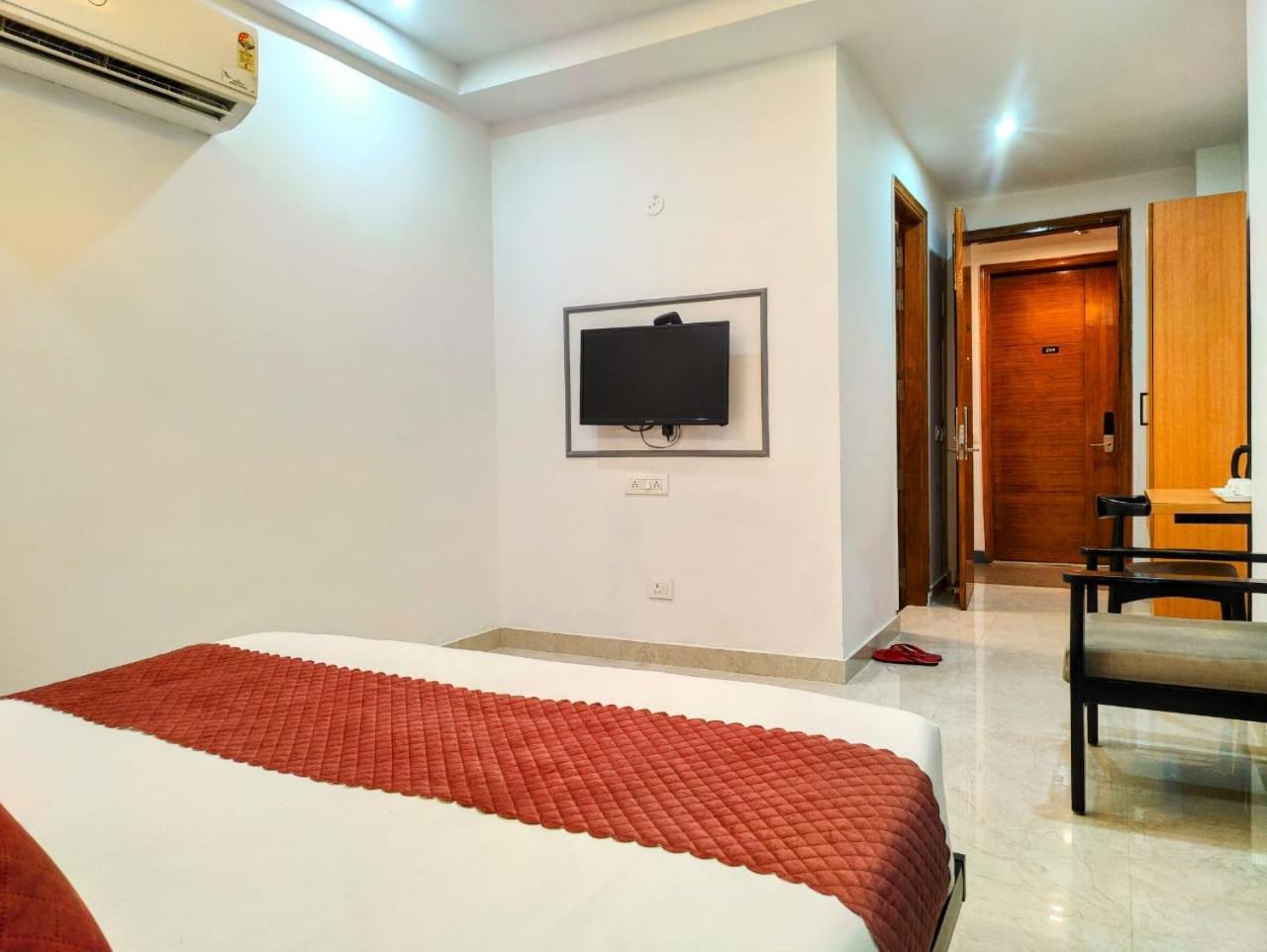 Mavens White Artemis Hospital Road Sector 52 Gurgaon Hotel Exterior foto