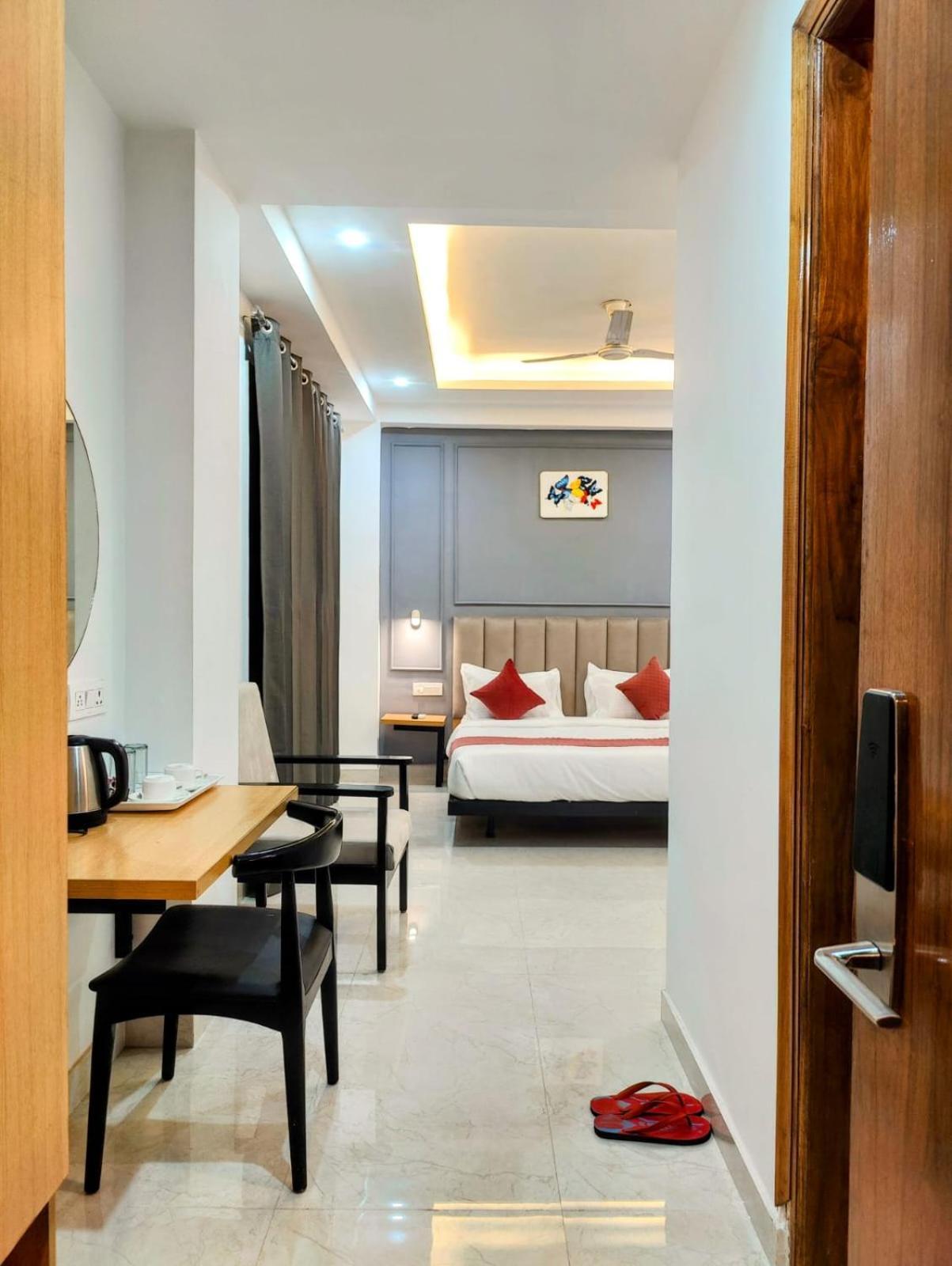 Mavens White Artemis Hospital Road Sector 52 Gurgaon Hotel Exterior foto