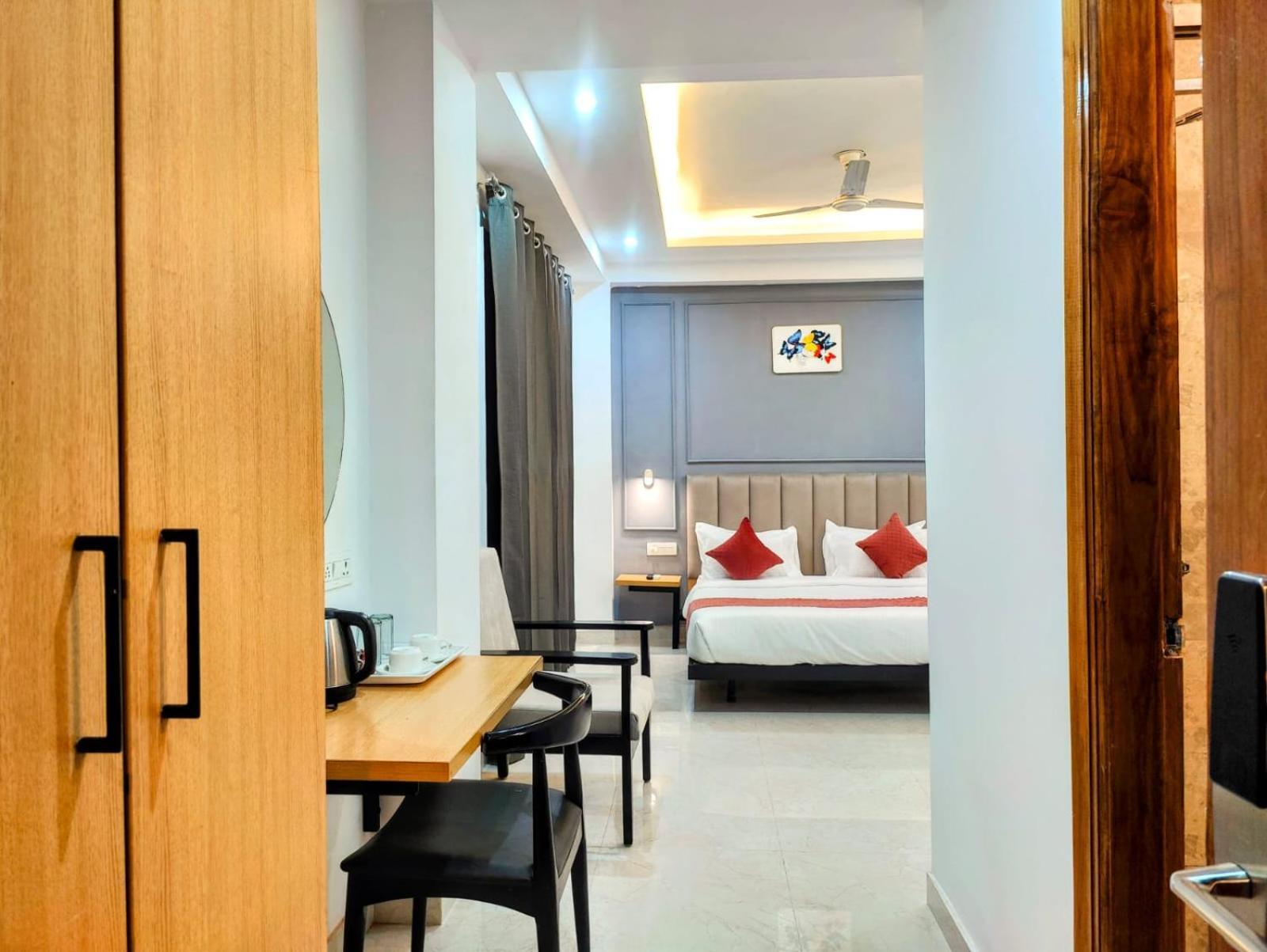 Mavens White Artemis Hospital Road Sector 52 Gurgaon Hotel Exterior foto